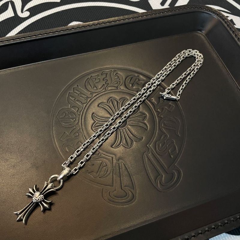 Ch**me He**ts necklaces